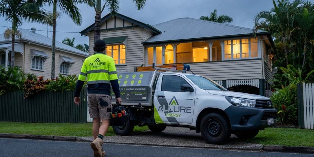 24/7 emergency electrician in Cairns City responding to an urgent electrical call